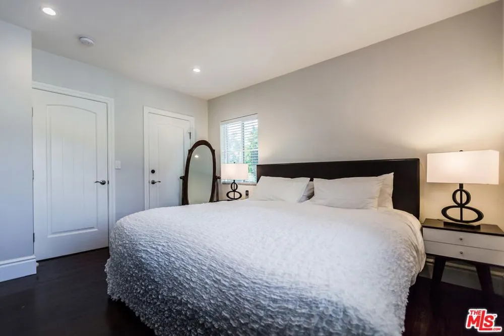 4409 IRVINE AVENUE North Hollywood, CA 91602