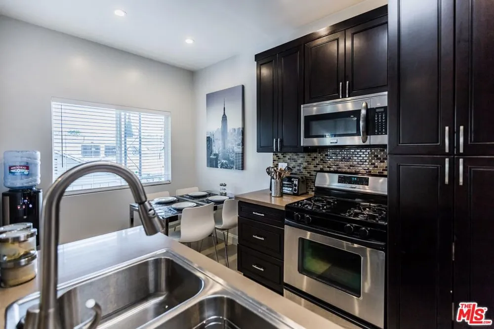 4409 IRVINE AVENUE North Hollywood, CA 91602