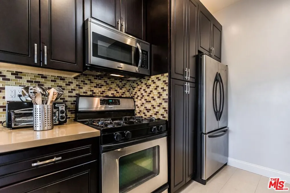 4409 IRVINE AVENUE North Hollywood, CA 91602