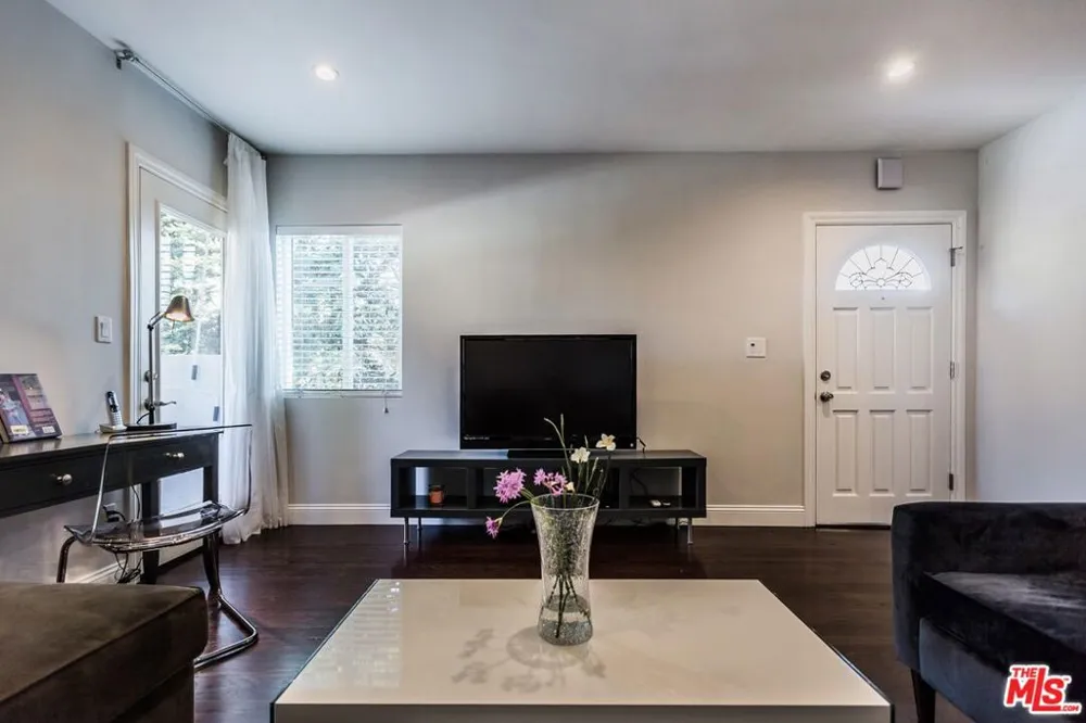4409 IRVINE AVENUE North Hollywood, CA 91602