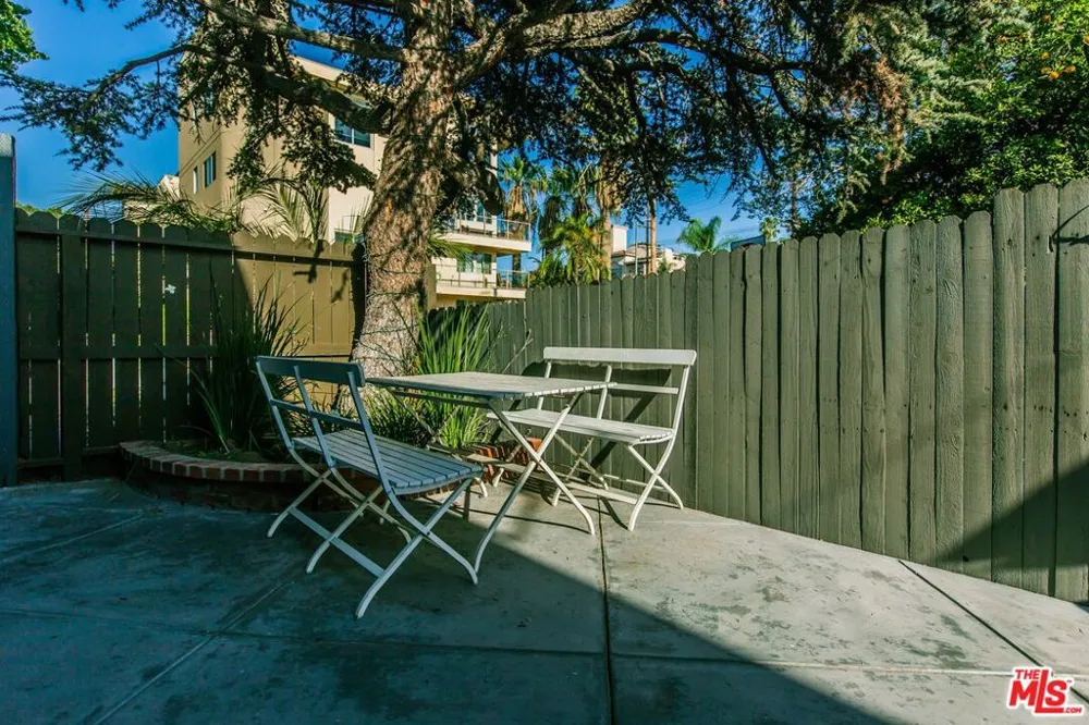 4409 IRVINE AVENUE North Hollywood, CA 91602