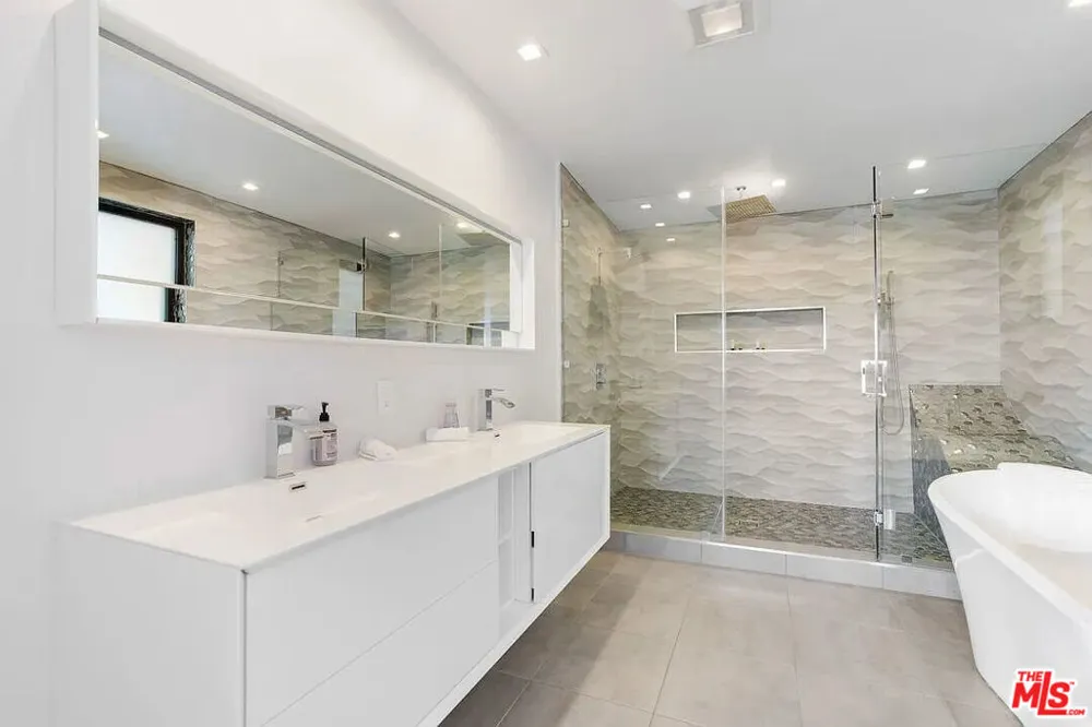 8401 WYNDHAM ROAD Los Angeles, CA 90046