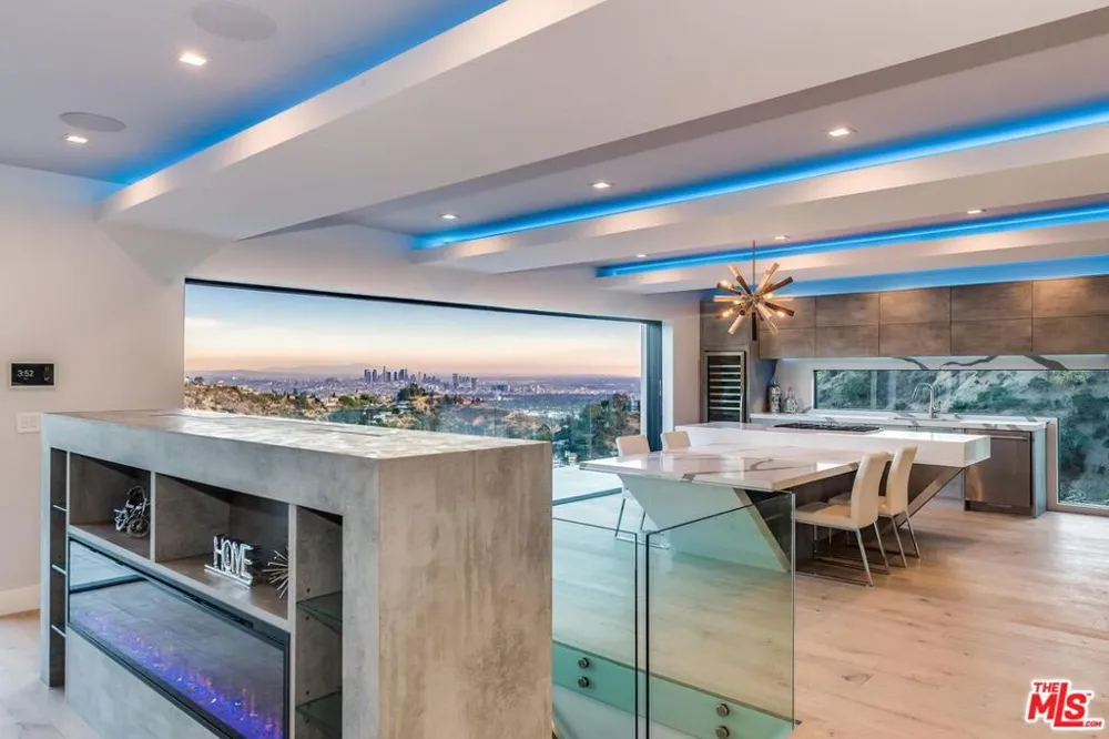 8401 WYNDHAM ROAD Los Angeles, CA 90046