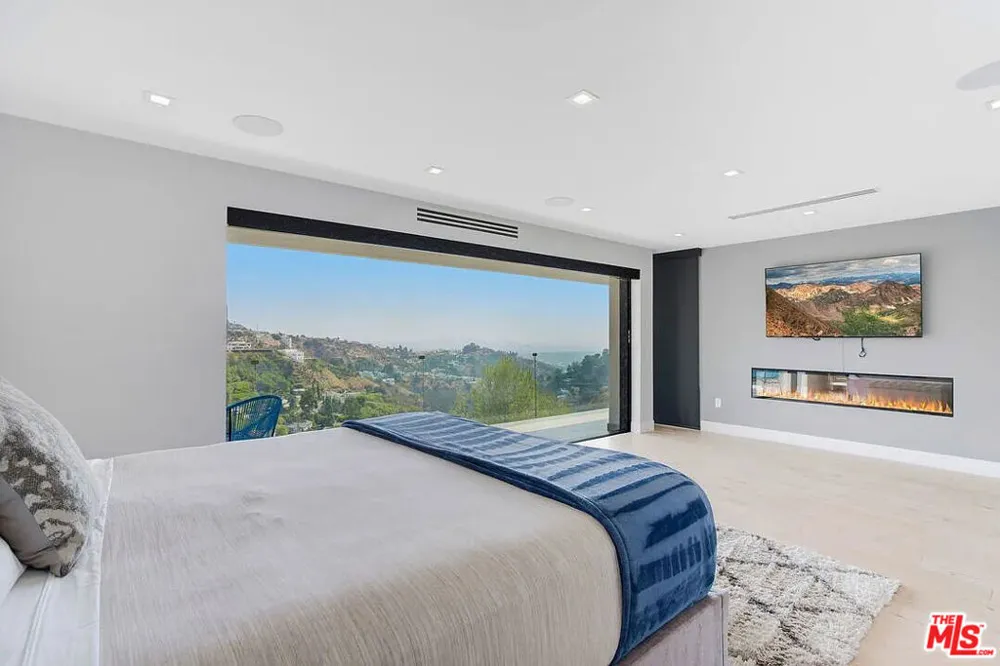 8401 WYNDHAM ROAD Los Angeles, CA 90046