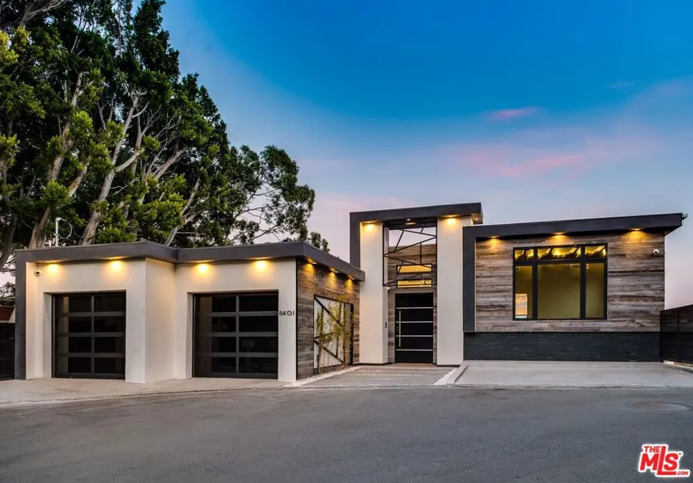 8401 WYNDHAM ROAD Los Angeles, CA 90046