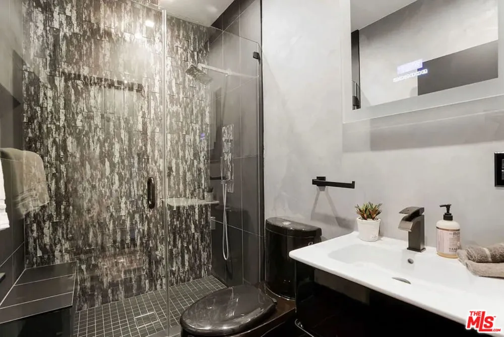 8401 WYNDHAM ROAD Los Angeles, CA 90046