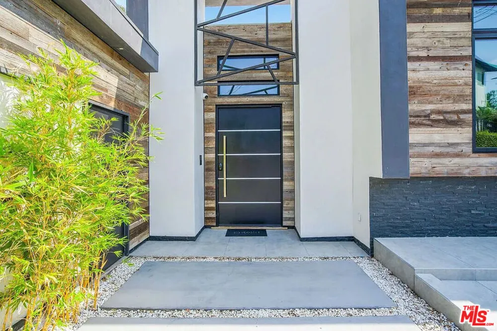 8401 WYNDHAM ROAD Los Angeles, CA 90046