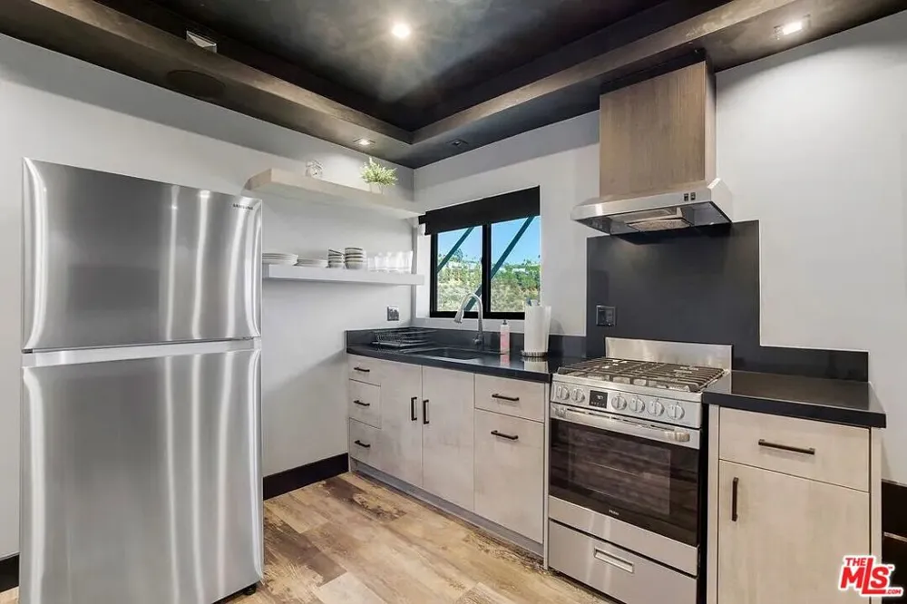8401 WYNDHAM ROAD Los Angeles, CA 90046