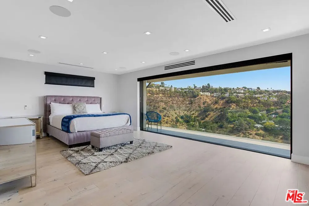 8401 WYNDHAM ROAD Los Angeles, CA 90046