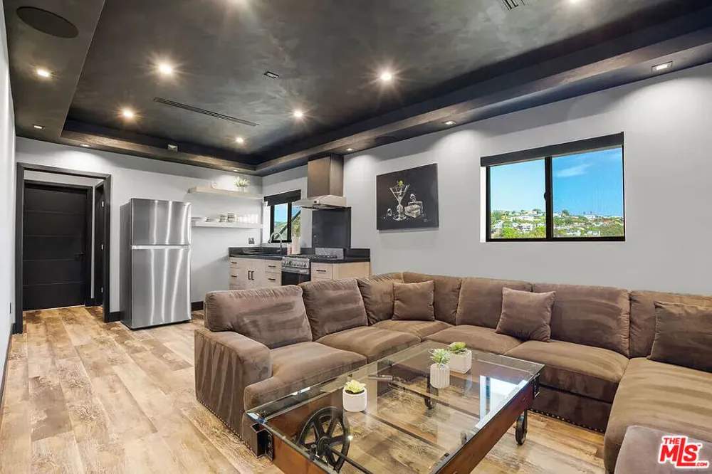 8401 WYNDHAM ROAD Los Angeles, CA 90046