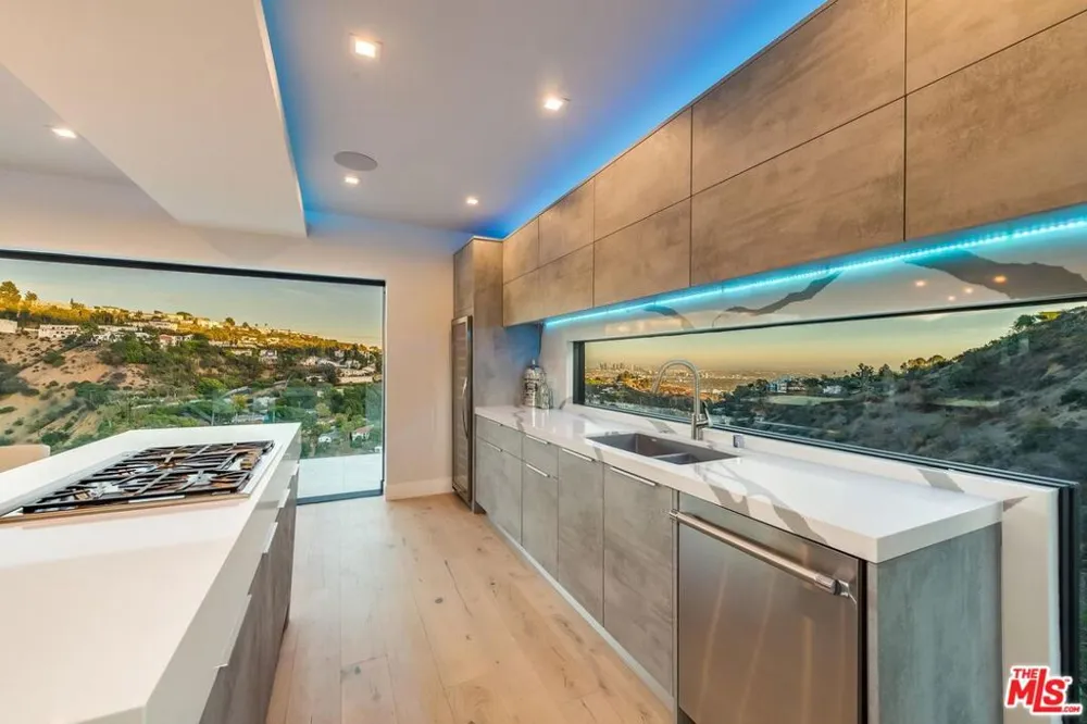 8401 WYNDHAM ROAD Los Angeles, CA 90046