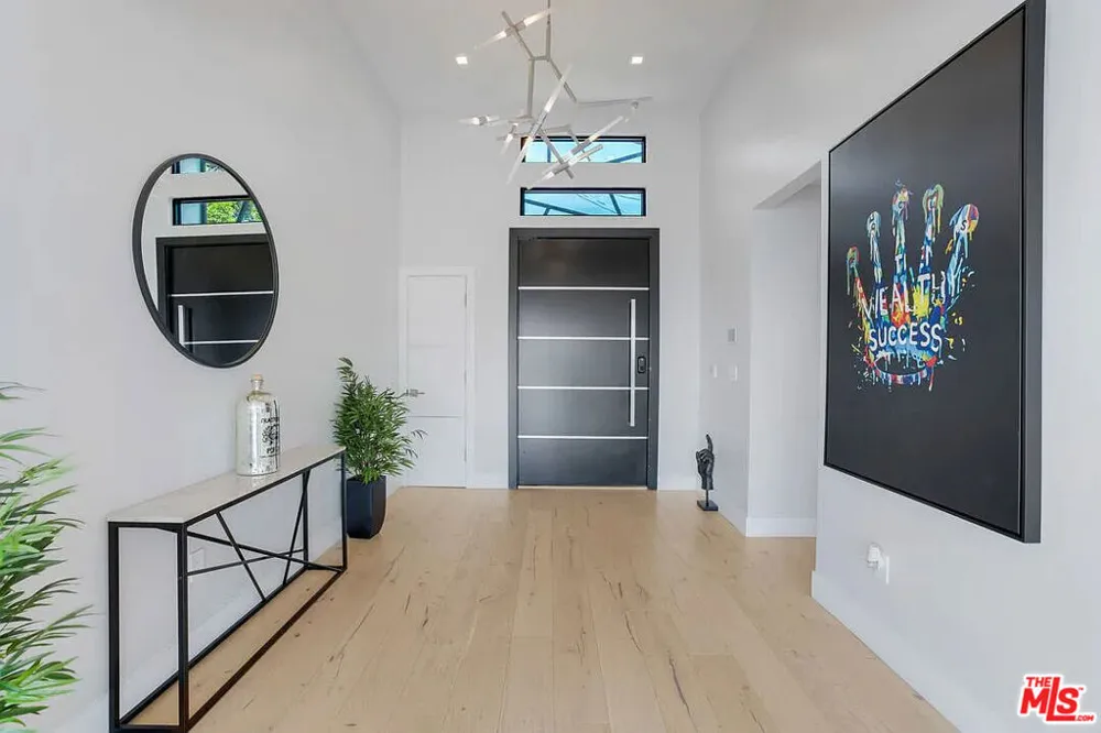 8401 WYNDHAM ROAD Los Angeles, CA 90046