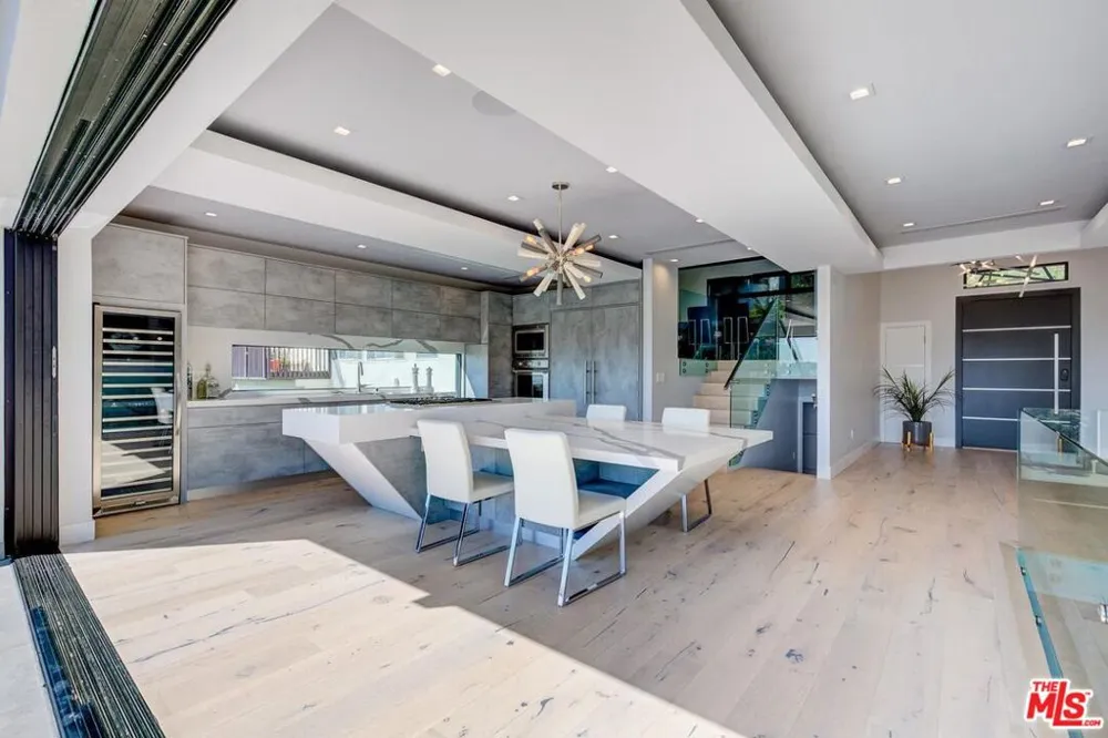 8401 WYNDHAM ROAD Los Angeles, CA 90046