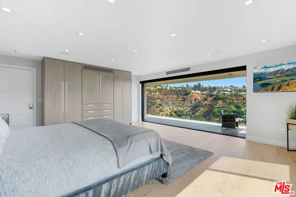 8401 WYNDHAM ROAD Los Angeles, CA 90046