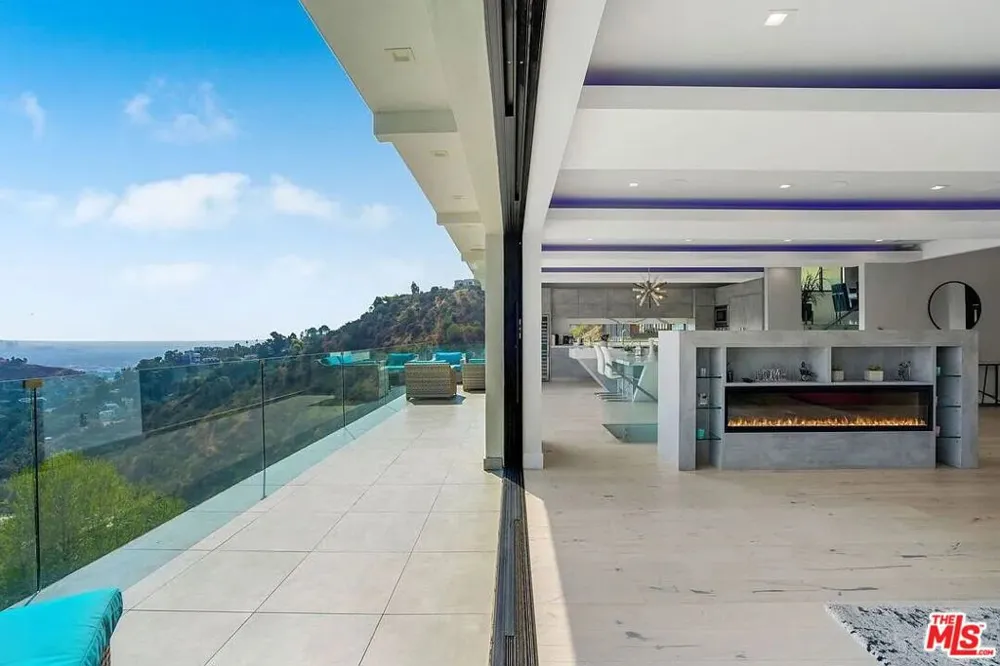 8401 WYNDHAM ROAD Los Angeles, CA 90046