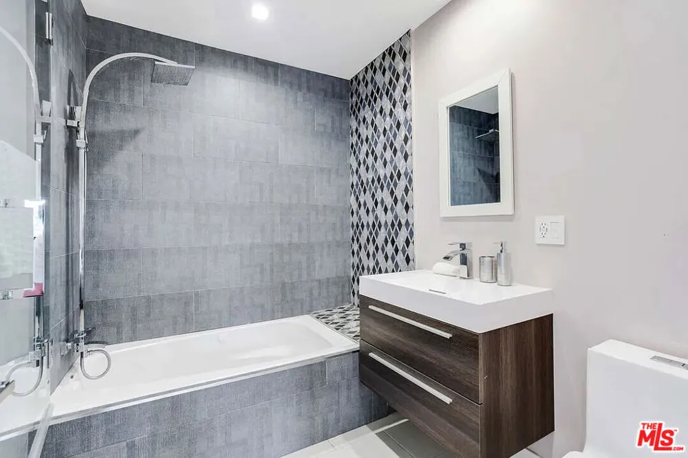 8401 WYNDHAM ROAD Los Angeles, CA 90046