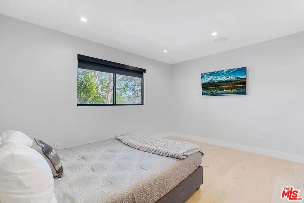 8401 WYNDHAM ROAD Los Angeles, CA 90046