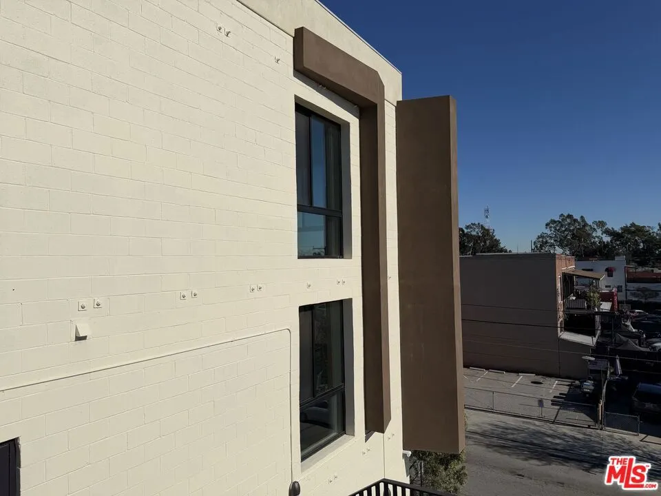 1870 E 1st Street #101 Los Angeles, CA 90033