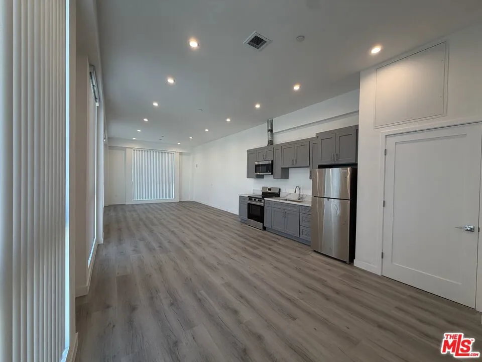 1870 E 1st Street #101 Los Angeles, CA 90033