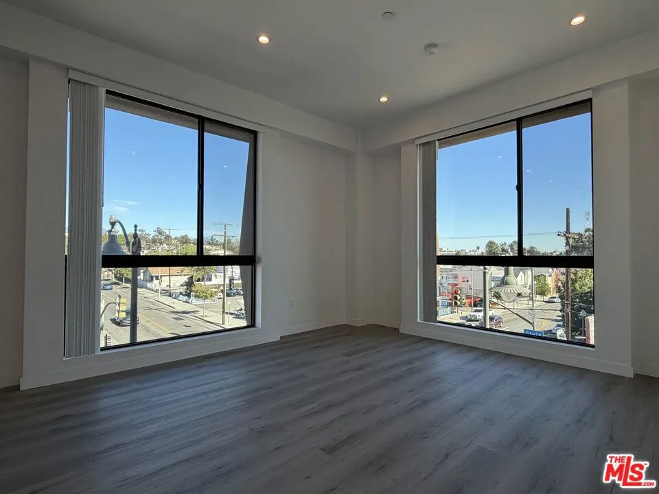1870 E 1st Street #101 Los Angeles, CA 90033