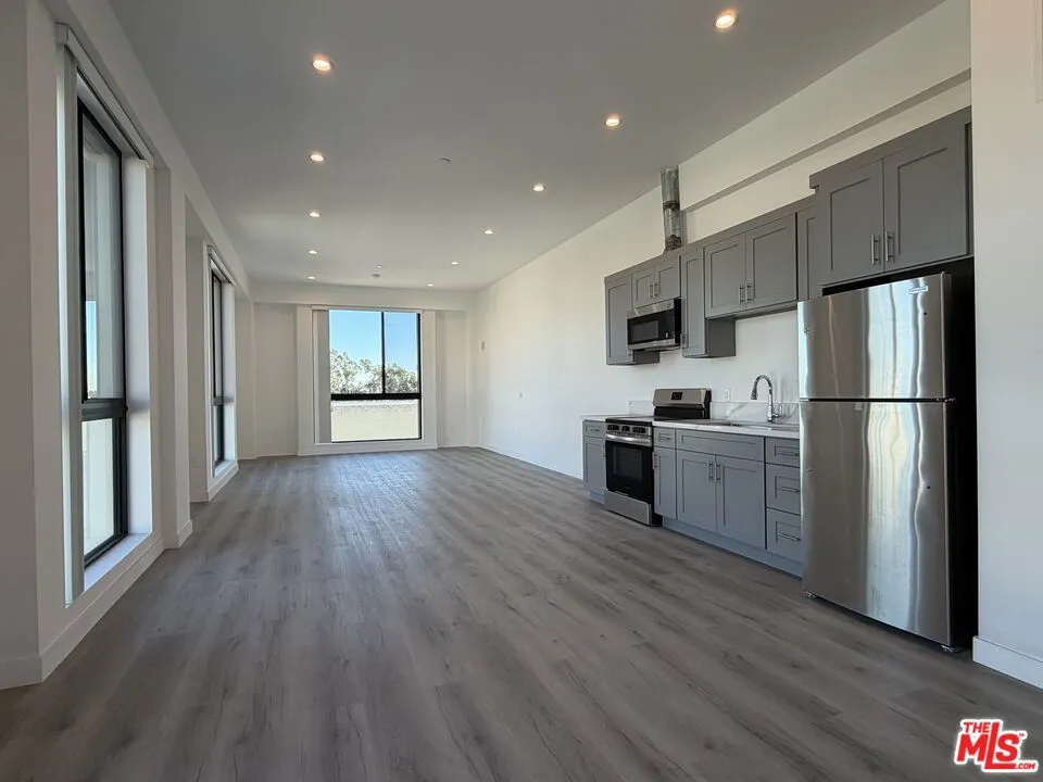 1870 E 1st Street #101 Los Angeles, CA 90033