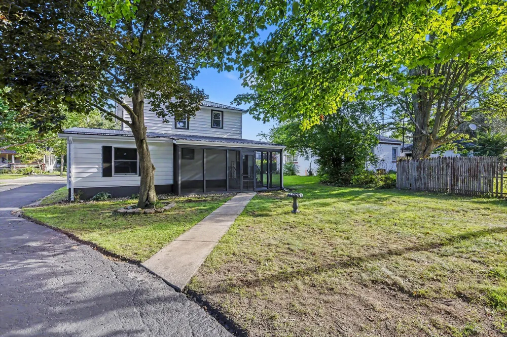 105 W Telegraph Dowagiac, MI 49047