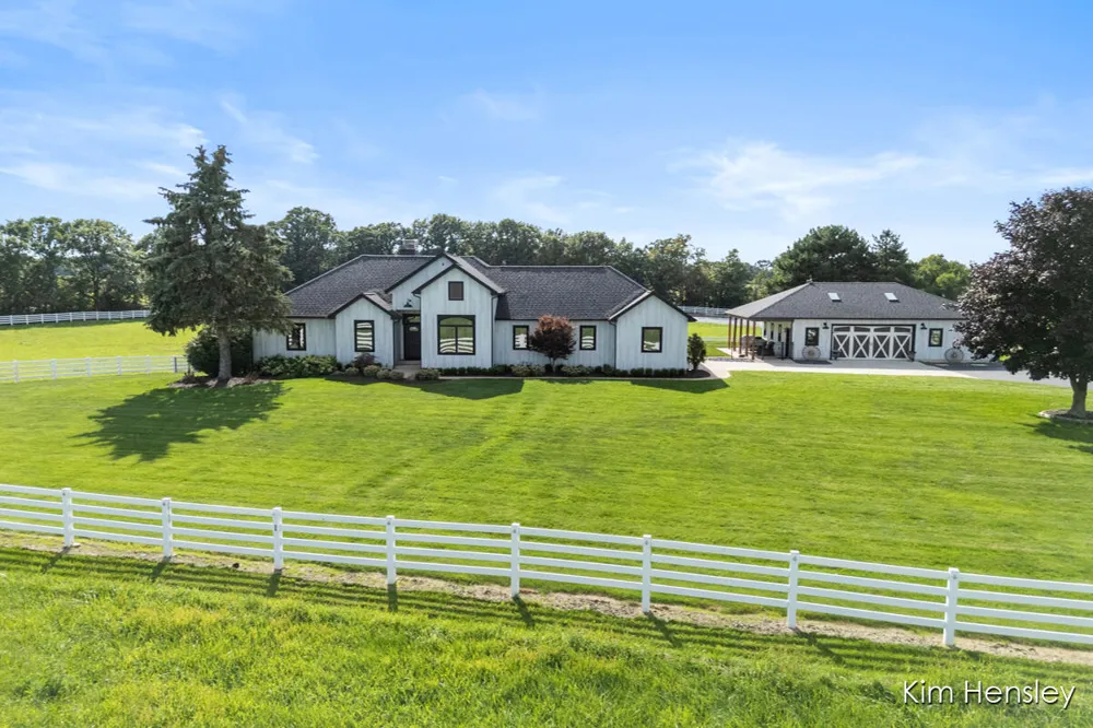 8769 E Paris Avenue SE Caledonia, MI 49316