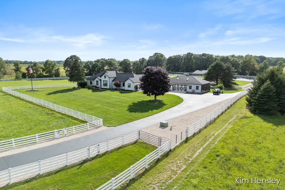 8769 E Paris Avenue SE Caledonia, MI 49316
