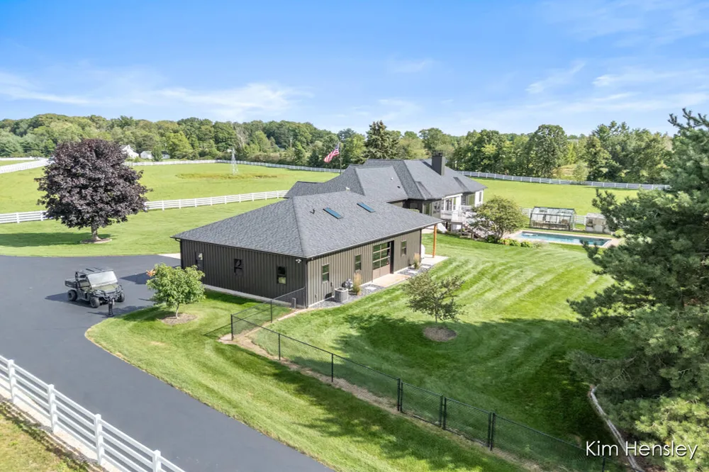 8769 E Paris Avenue SE Caledonia, MI 49316