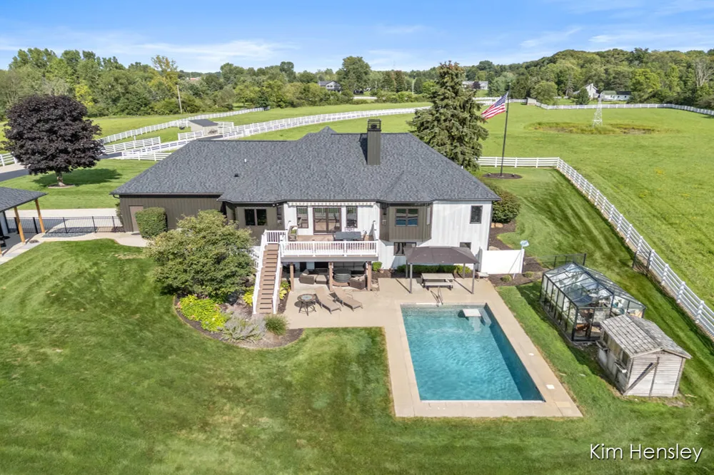 8769 E Paris Avenue SE Caledonia, MI 49316