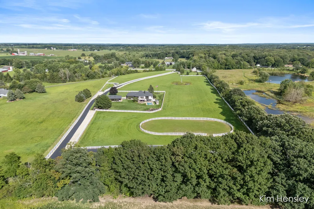 8769 E Paris Avenue SE Caledonia, MI 49316
