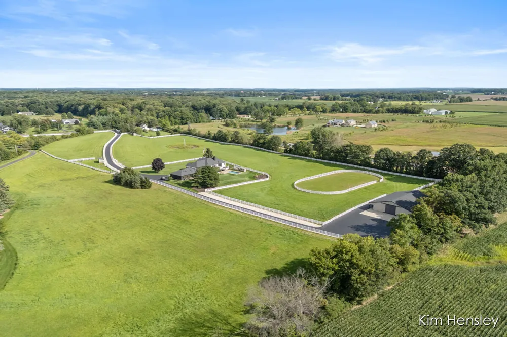 8769 E Paris Avenue SE Caledonia, MI 49316