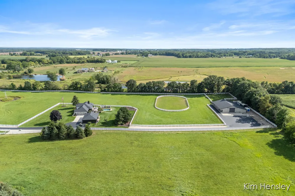 8769 E Paris Avenue SE Caledonia, MI 49316