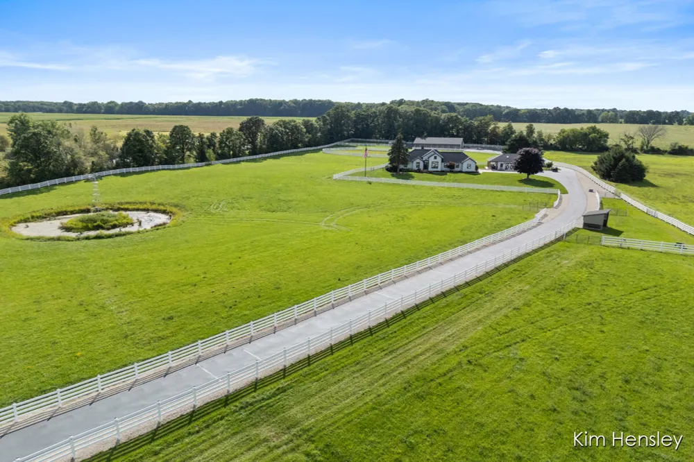 8769 E Paris Avenue SE Caledonia, MI 49316