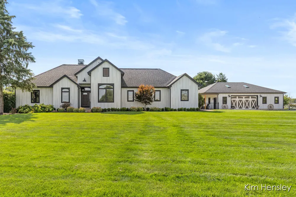 8769 E Paris Avenue SE Caledonia, MI 49316