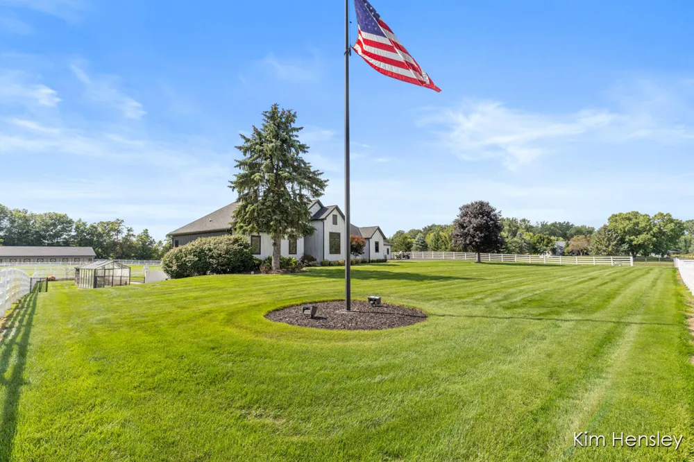 8769 E Paris Avenue SE Caledonia, MI 49316
