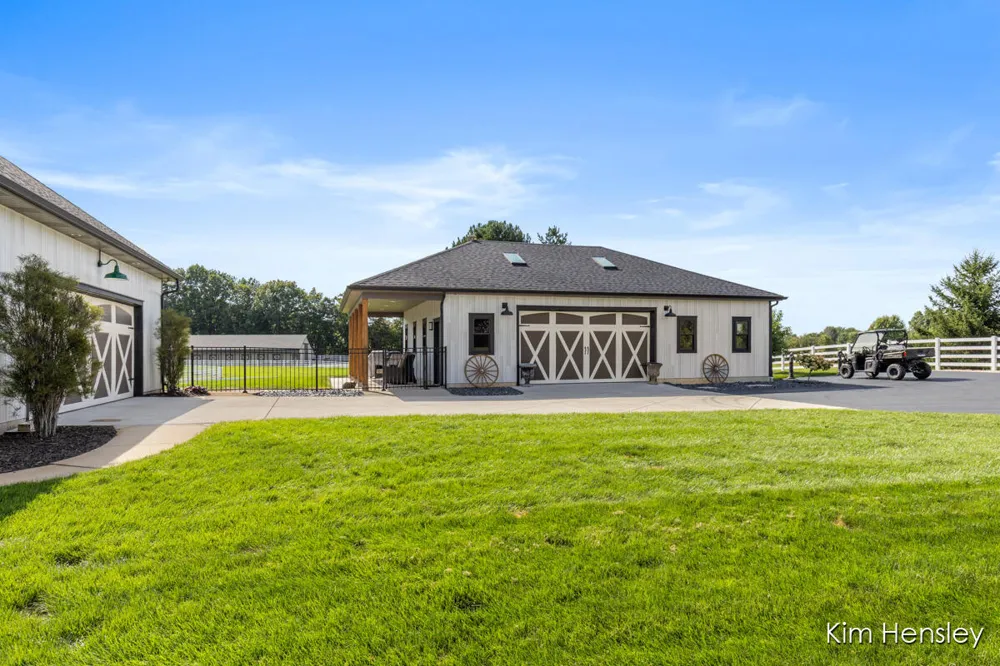 8769 E Paris Avenue SE Caledonia, MI 49316