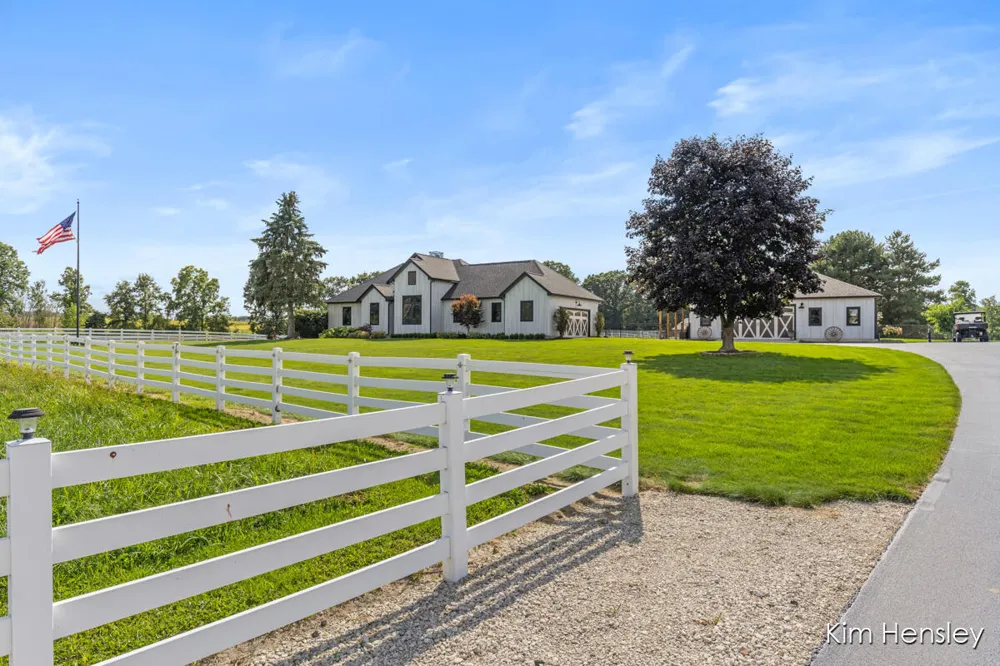 8769 E Paris Avenue SE Caledonia, MI 49316