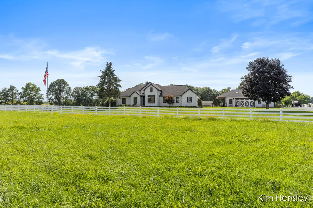 8769 E Paris Avenue SE Caledonia, MI 49316