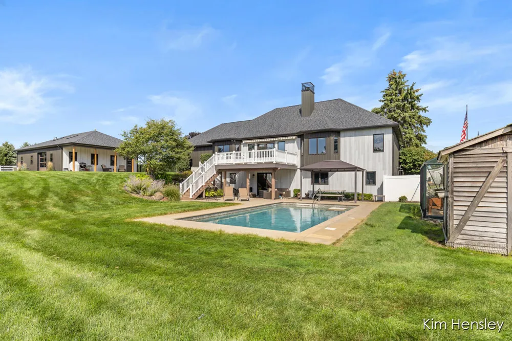 8769 E Paris Avenue SE Caledonia, MI 49316