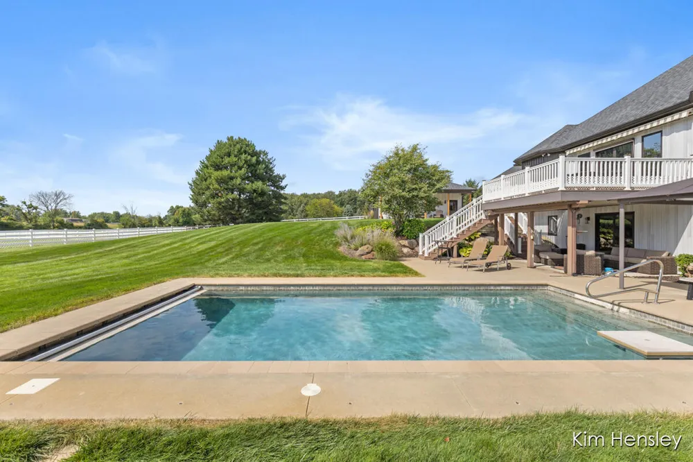 8769 E Paris Avenue SE Caledonia, MI 49316