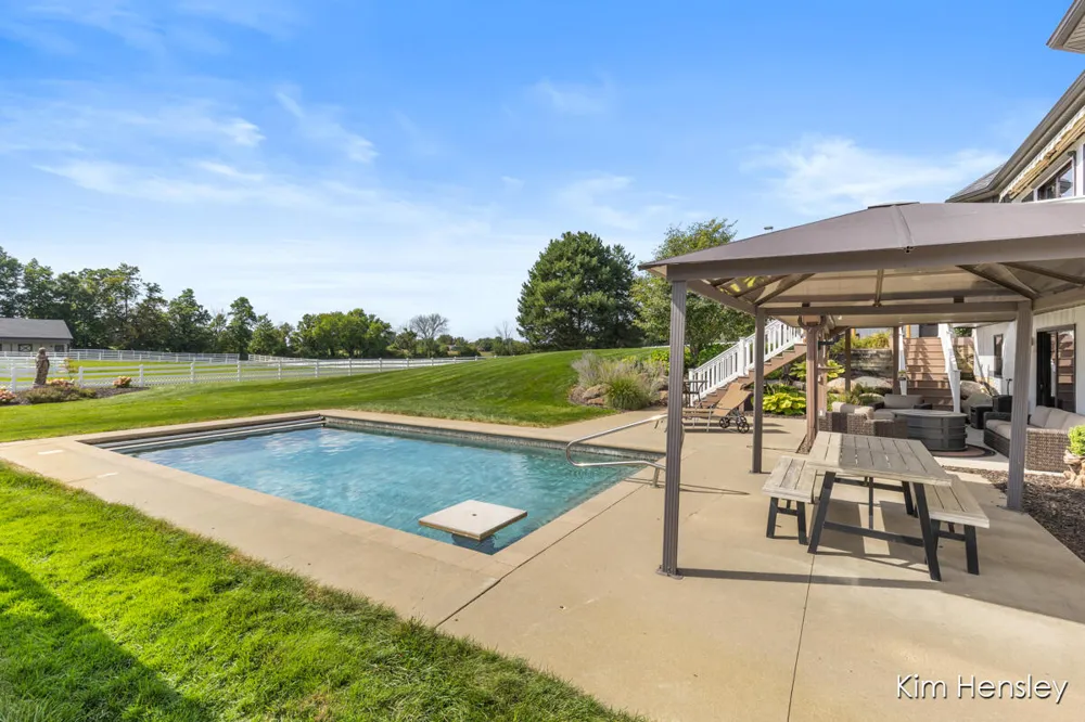 8769 E Paris Avenue SE Caledonia, MI 49316