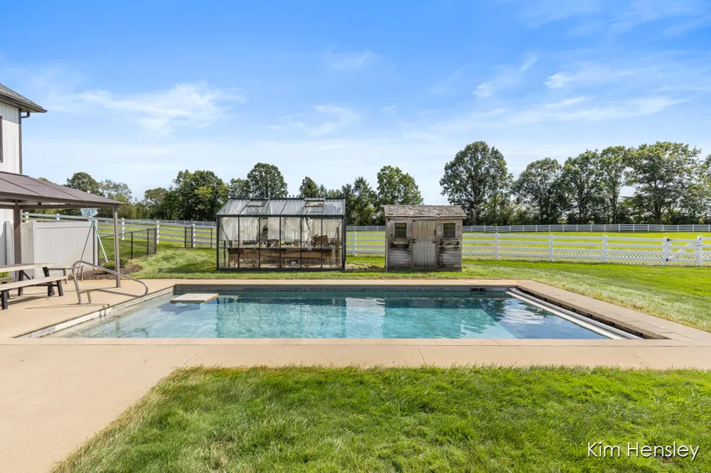 8769 E Paris Avenue SE Caledonia, MI 49316