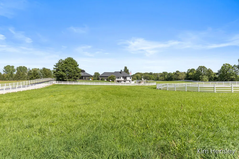 8769 E Paris Avenue SE Caledonia, MI 49316