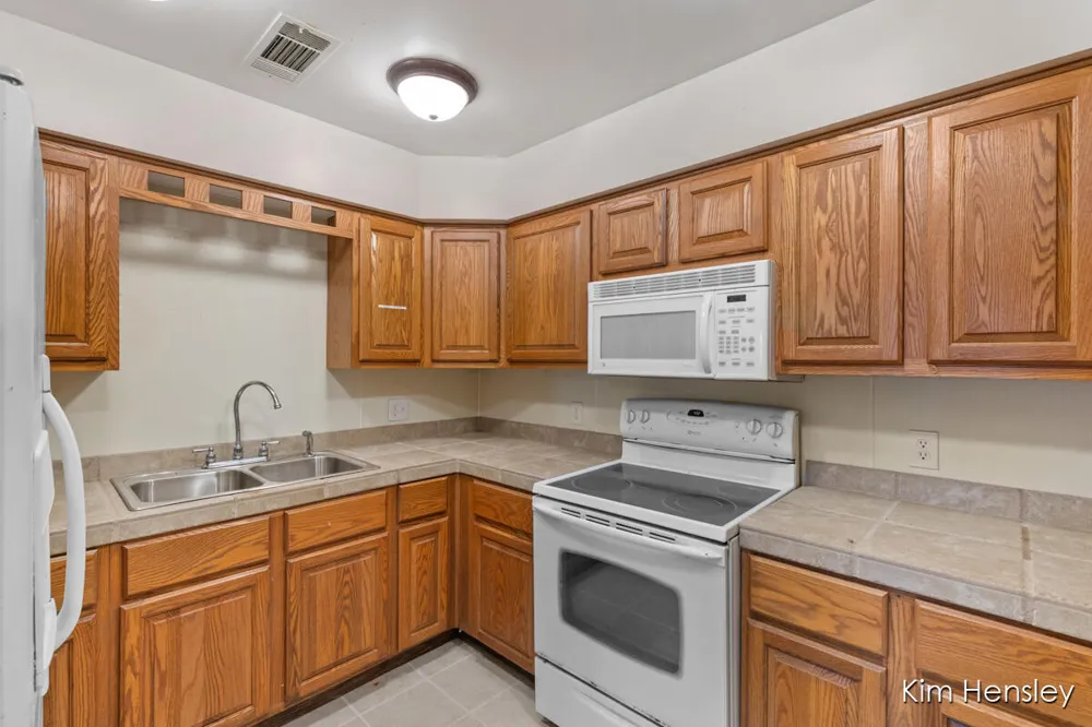 8769 E Paris Avenue SE Caledonia, MI 49316
