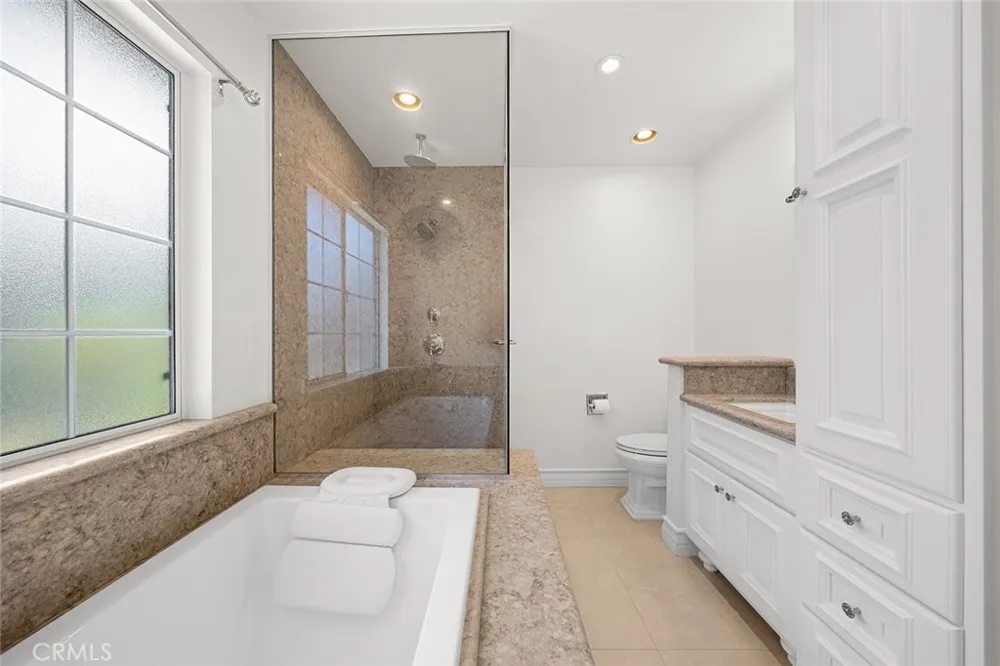 7009 E El Paseo Long Beach, CA 90815