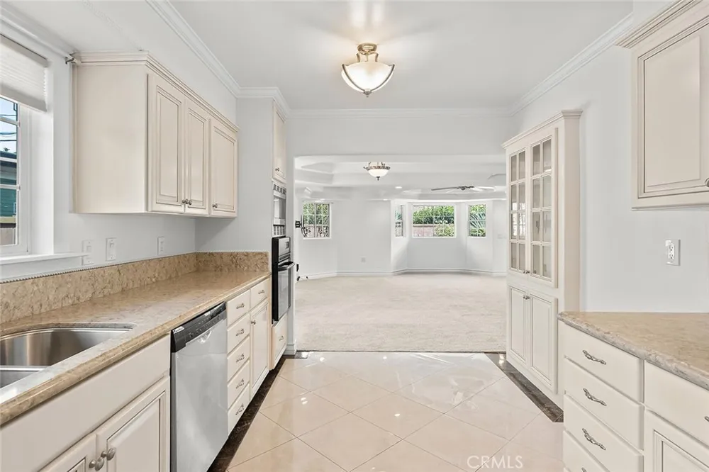 7009 E El Paseo Long Beach, CA 90815