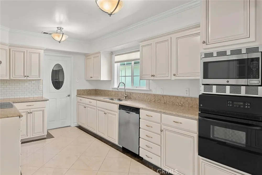 7009 E El Paseo Long Beach, CA 90815