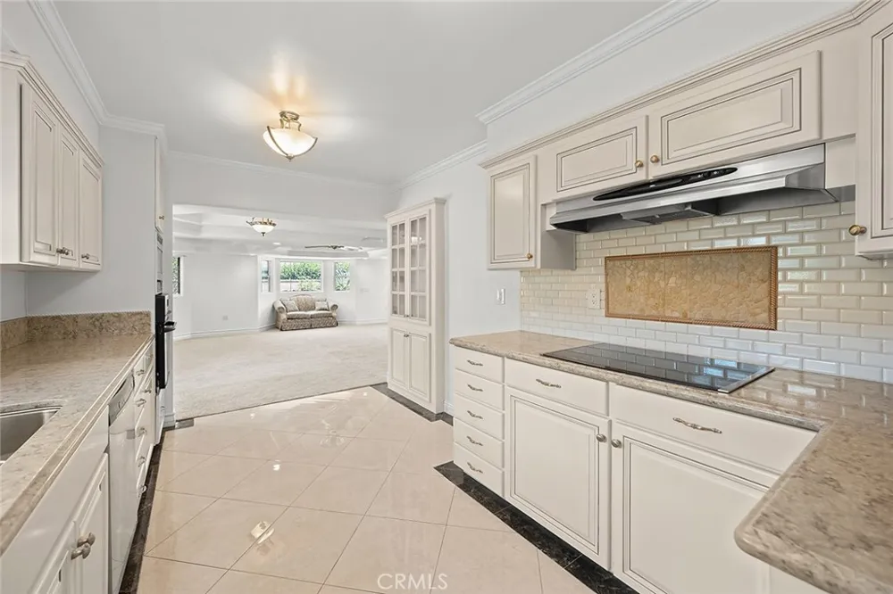 7009 E El Paseo Long Beach, CA 90815