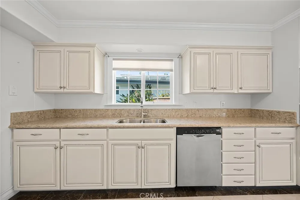 7009 E El Paseo Long Beach, CA 90815